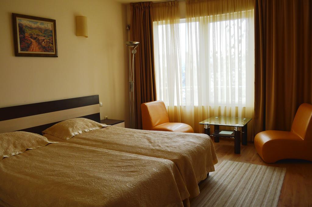 Hotel Avis Σαντάνσκι Εξωτερικό φωτογραφία